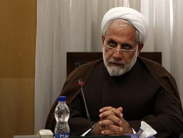 آنهایی که بر طبل ایجاد ارتباط با آمریکا می کوبند،بصیرت ندارند/ مشکلات ما با لبخند زدن به استکبار حل نمی شود