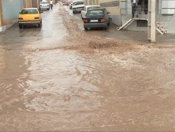 آبگرفتگی خیابان های بافت در اولین روز بارندگی/تصاویر