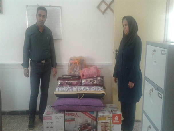 تامین جهیزیه نو عروس مددجو توسط خیر بانه ای