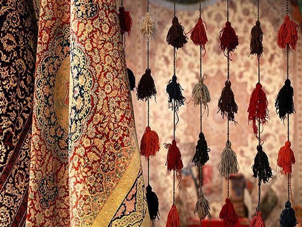 چراغ اولین نمایشگاه تخصصی فرش دستباف گلستان و جشنواره گره زرین روشن می شود