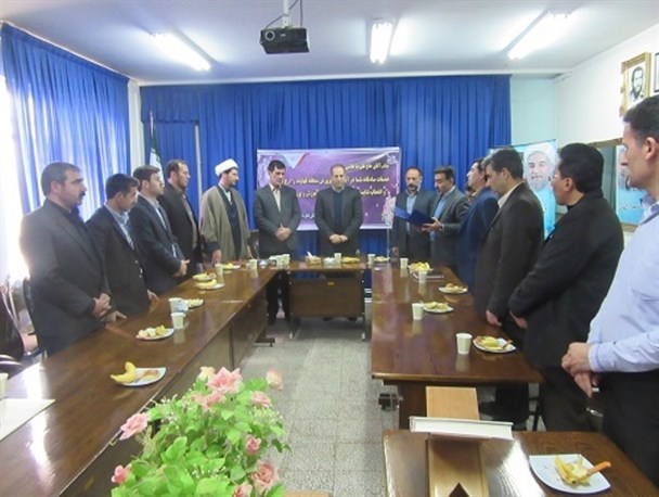 جلسه تکریم رئیس سابق و معارفه سرپرست جدید اداره آموزش و پرورش قهاوند برگزار شد