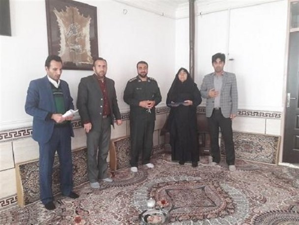 دیدار و سرکشی از خانواده شهدا در اسلام آبادغرب+تصاویر