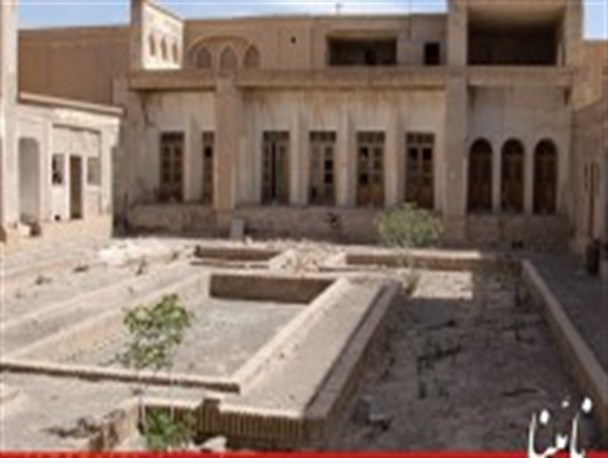 خانه اطمی مهمترین ابنیه تاریخی نائین می باشد.