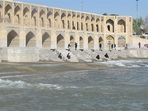 زنده رود میزبان گردشگران نوروزی/ تصاویر