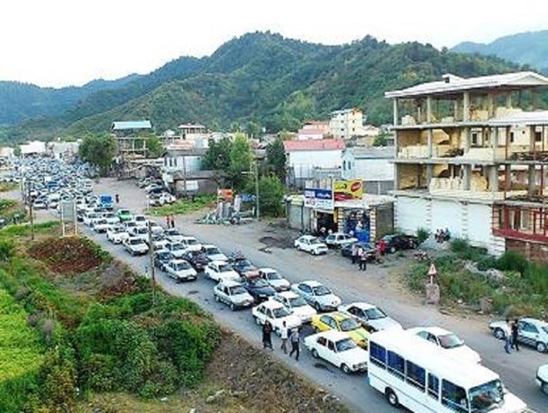 بازگشایی موقت کنار گذر خطبه سرا در محور تالش به آستارا