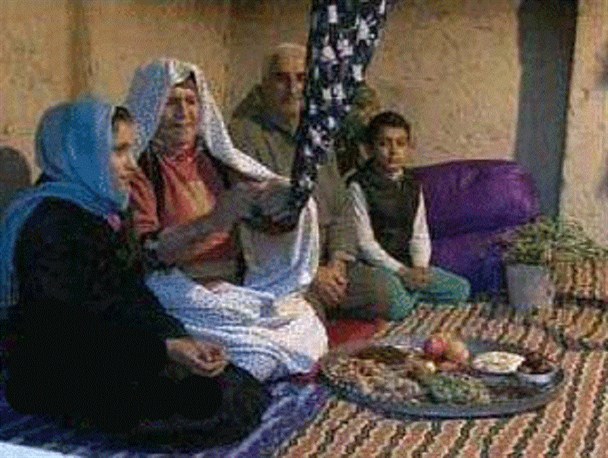 "شال اوزونک" از رسومات قدیمی کرجی ها در شب چهارشنبه سوری/ زغالی که نور و روشنی به خانه ها می داد
