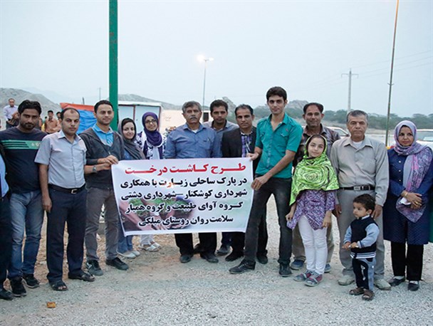 ازکاشت ۴۰ اصل نهال در پارک زیارت تا توزیع ۱۵۰۰ نهال در شهرستان پارسیان +تصاویر