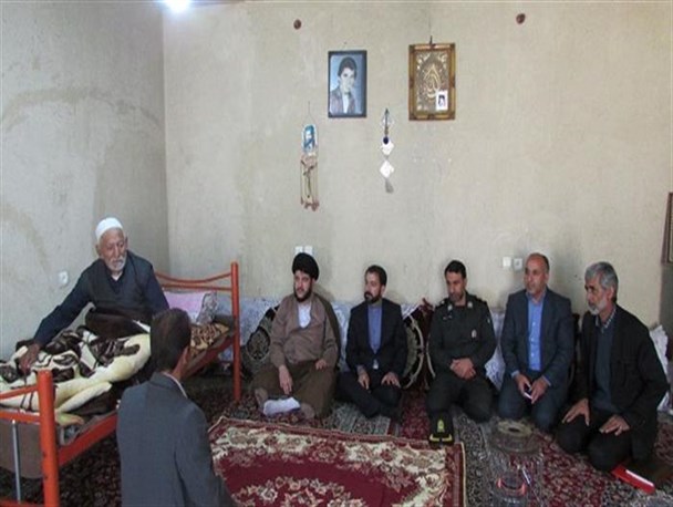 دیدار مسئولان سیروان با چند تن از خانواده شهدا + تصاویر