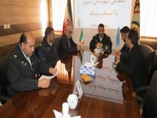 نشست خبری فرمانده نیروی انتظامی نایین درستاد فرماندهی این شهرستان برگزار شد.