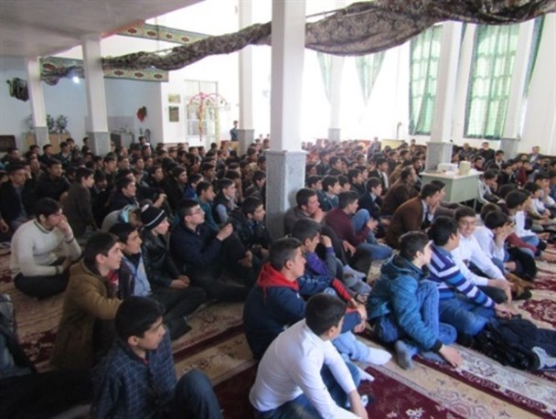 جشن تکلیف ۲۰۰ نفر از دانش آموزان پسر شهرستان چاراویماق