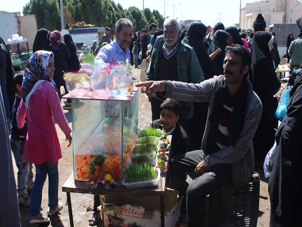 رنگ و بوی عید در آخرین چهارشنبه بازار رشتخوار در سال 95 +تصاویر