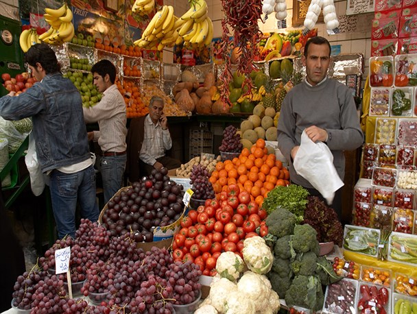 آغاز توزیع میوه طرح تنظیم بازار/سیب 3000 و پرتقال 3500 تومان در 120 نقطه شیراز