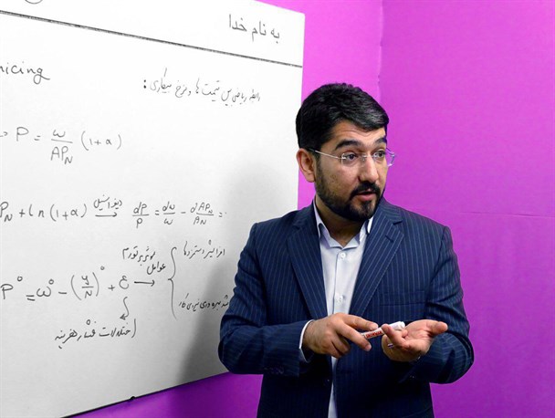 رشد 15 درصدی و وضعیت کنونی اقتصادی اجتماع نقیضین است / ادعای دولت در درباره رشد اقتصادی حتماً اشتباه لفظی است