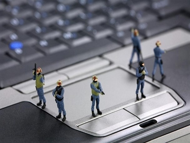 کوبیدن چکش «فضای مجازی» بر میخ آهنین «کار فرهنگی»
