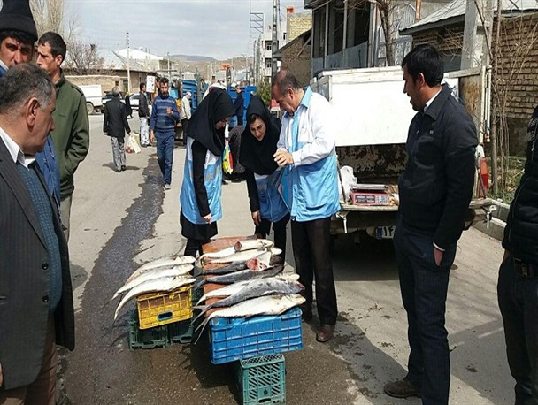 کشف 30 کیلوگرم مواد خوراکی تاریخ گذشته در جمعه بازار خلخال+ تصاویر