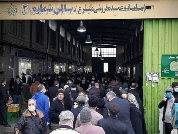 اسفند سال قبل مردم حتی برای خرید دو عدد مرغ هم باید در صف‌های طولانی می‌ایستادند