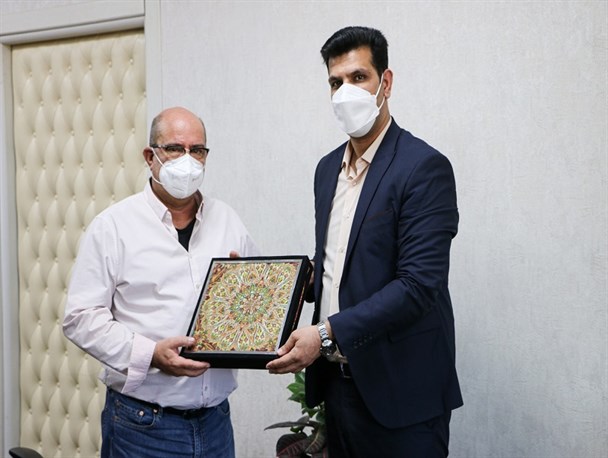 فرناندز: در رقابت‌های قهرمانی جهان با پرچم ایران به تشویق تیم ملی هندبال می‌پردازم/ پاکدل: قدردان زحمات مانوئل در هندبال ایران هستیم