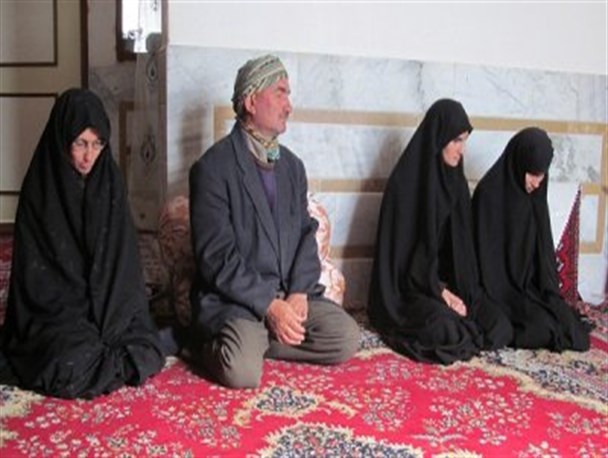 گفتگو با خانواده موفق قرآنی در شهرستان سربیشه/پدر خانواده: رزق حلال باعث این توفیق شد