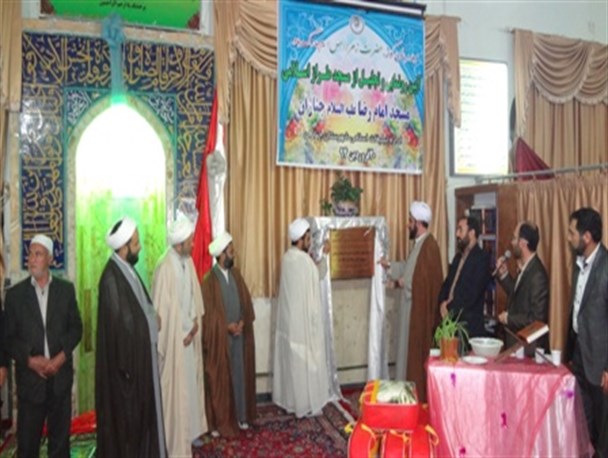 آیین رونمایی و تجلیل از مسجد طراز اسلامی در مسجد امام رضا (ع) چناران برگزار شد