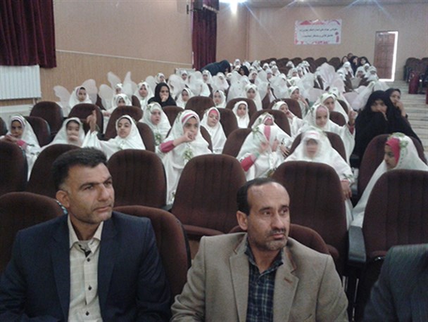 دانش آموزان بواناتی تشرف به سن عبادت را جشن گرفتند + تصاویر