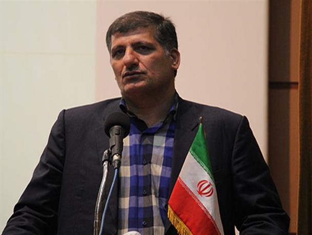 هیچ گاه زیر بیرق گروهی نمی روم / نمی دانم چرا بعد از گذشت دو ماه تازه به فکر اعلام حمایت افتاده اند / از کسی حمایت نکرده ام و بی طرف خواهم بود