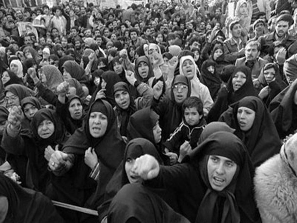 زنان در بزنگاههای مختلف تاریخی نقش ویژه ای دارند/ ثبت مکتوب خاطرات زنان مبارز و انقلابی  الگوی بی بدیلی برای زنان جامعه است