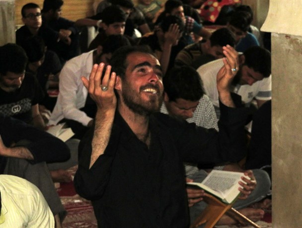 پایان 3 روز دلدادگی معتکفین دیّری با زمزمه دعای «ام داوود»
