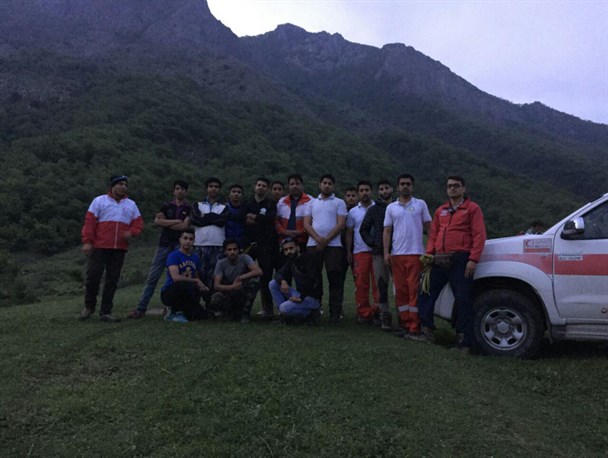 نجات جان 2 روستایی گرفتار شده در ارتفاعات نیلکوه گالیکش + تصاویر