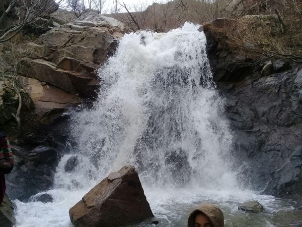 آبشار اللو سرکان و خودنمایی طبیعت زیبای تویسرکان