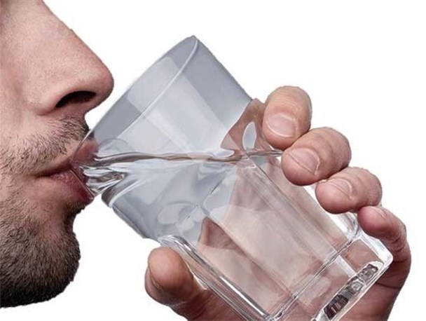 کاهش 50 درصدی خطر حمله قلبی با نوشیدن آب/ آب یک داروی لاغری طبیعی است!