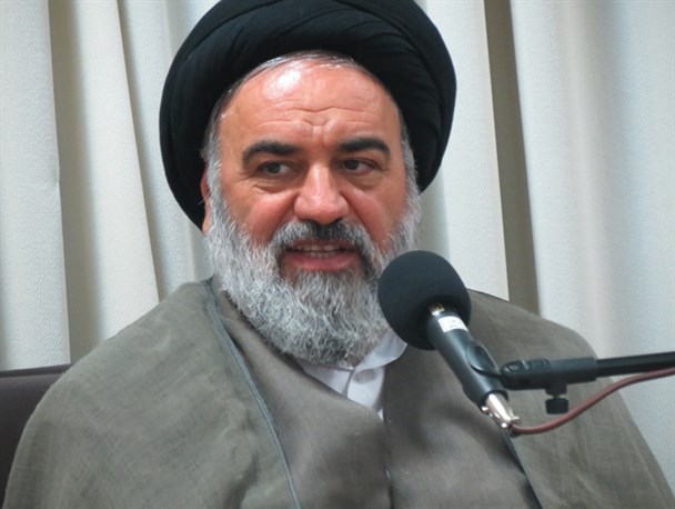 انتساباتی که بر اساس شایسته‌سالاری نباشد عدالت در آن وجود ندارد/ چرا باید کامیاران بعد از گذشت 7 ماه هنوز فرماندار نداشته باشد؟