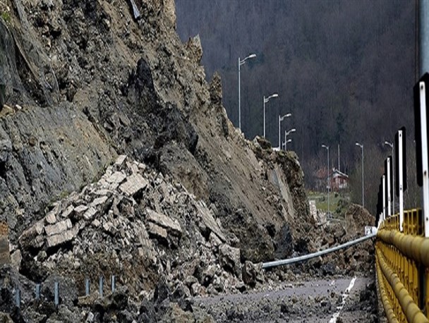 انسداد جاده قدیم چالوس/ ترافیک نیمه سنگین در ورودی‌های تهران
