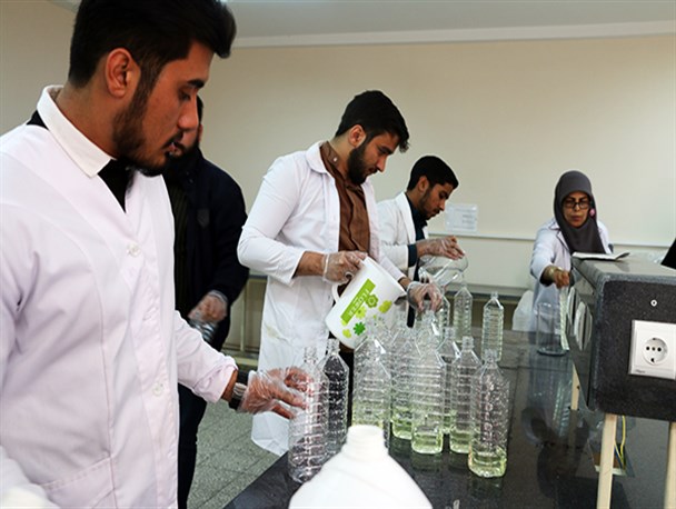 تجربه اردوی جهادی متفاوت توسط دانشجویان جهادگر/ از امدادرسانی به بیمارانی کرونایی گیلان تا تولید موادضدعفونی و کمک به نیازمندان