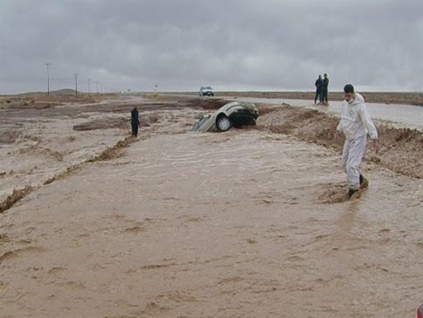 سرباز فداکار، شهروند بیرجندی گرفتار در سیل را نجات داد