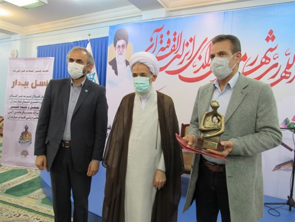 هنرمندان بهترین سربازان حوزه جهاد تبیین باشند