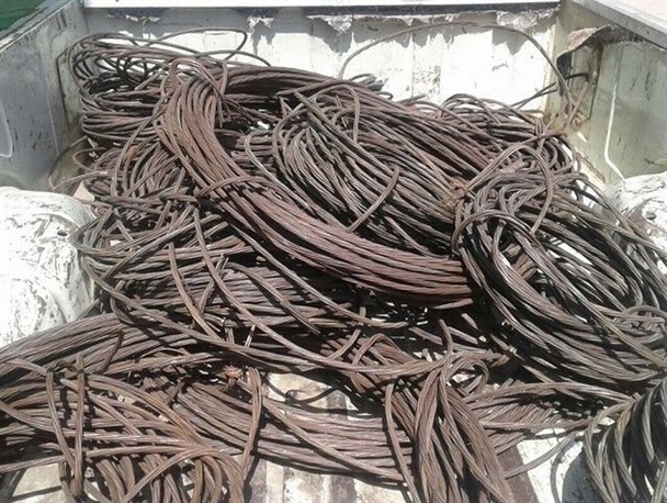 خیابان های شهر یاسوج؛ سوژه جدید سارقان کابل های برق