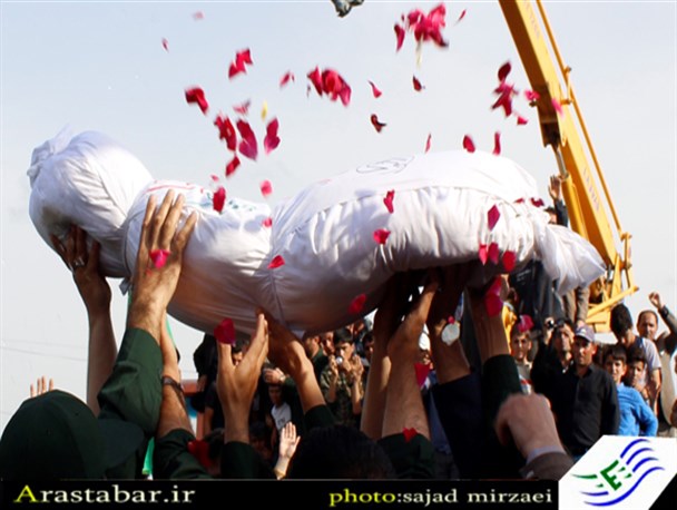 استقبال دو هزار نفری مردم روستای زیوه از شهدای گمنام+تصاویر