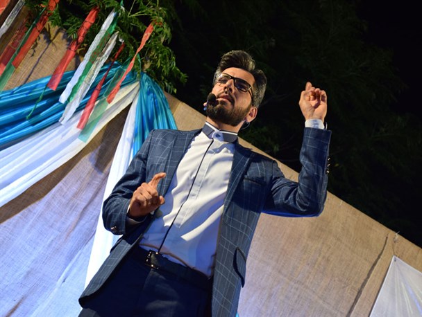 عکس/ تجدید میثاق دانشجویان یزدی با شهدای گمنام