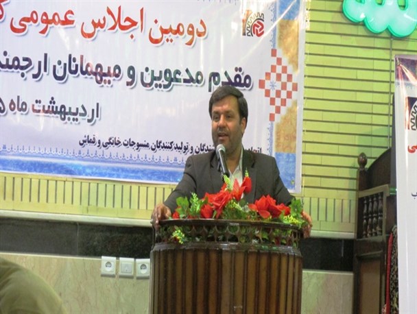 رکود کمر اصناف را خم کرده است/۵ درصد مالیاتهای استان مرکزی را اصناف می پردازند