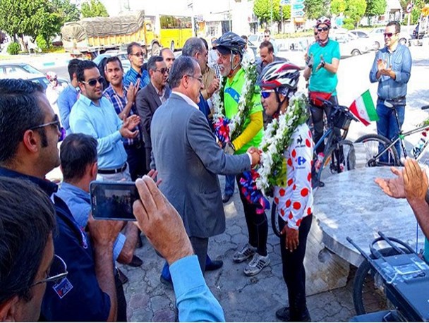 استقبال از دو دوچرخه سوار دلیجانی اعزامی به مشهد مقدس +تصاویر﻿﻿