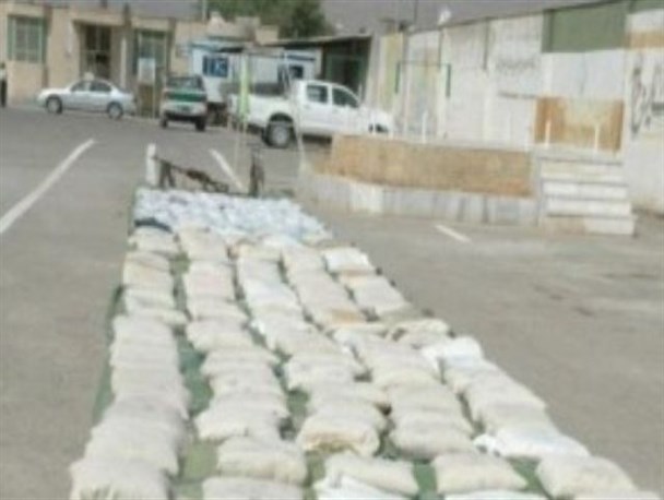 بازهم اقتدار نیروی انتظامی خاش و کشف ۳۷۰ کیلوگرم موادمخدر/ تشدید برخورد با قاچاقچیان و سوداگران مرگ در خاش