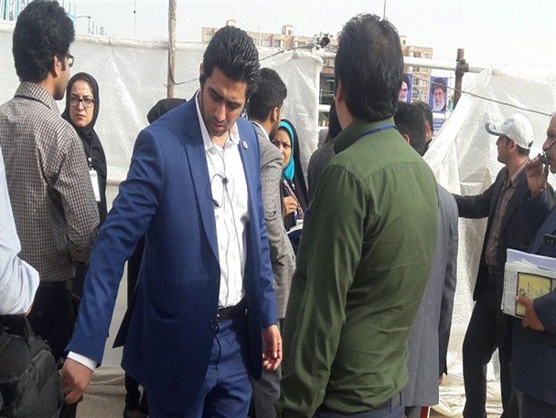 وقتی افراد دست نشانده از انجام رسالت خبرنگاری جلوگیری کردند / توهین به خبرنگار کرمانی