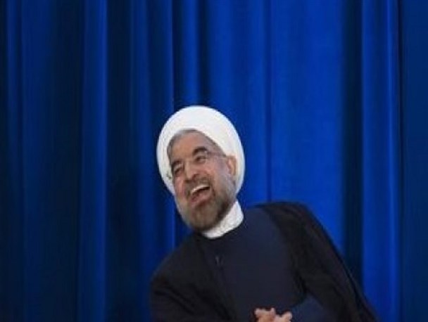 جا زدن کارمندان یک اداره به عنوان قهرمانان ورزشی در ستاد روحانی!
