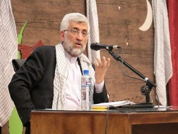 راه حل درمان مشکلات اقتصادی وادادگی نیست/انقلاب به مبارزه جدی با مفسدان اقتصادی نیاز دارد