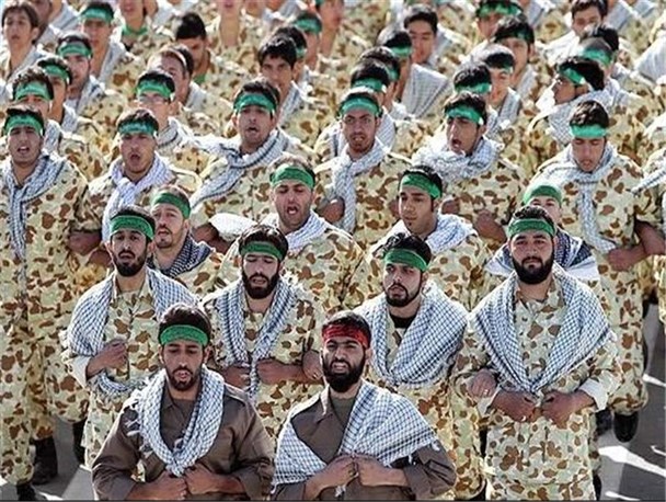 بسیج انقلاب اسلامی را بیمه کرد/ دشمن از ابتدای انقلاب به فکر نابودی آن بود