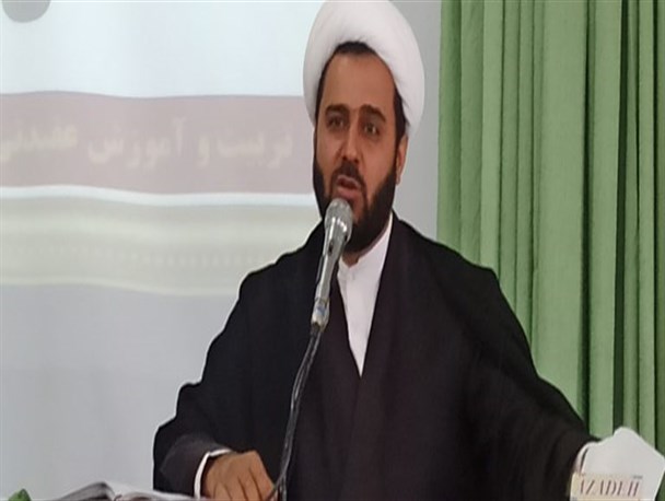 دشمن با استفاده از شبکه‌های ماهواره‌ای و فضای مجازی به‌دنبال انحراف افکار عمومی است