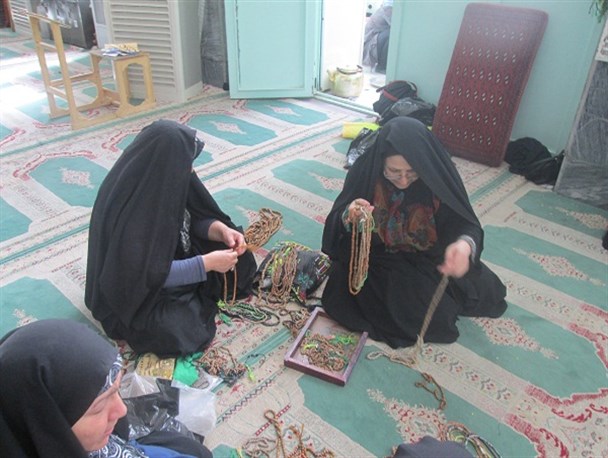تصاویری از غبارروبی مساجد قم برای استقبال از ماه رمضان