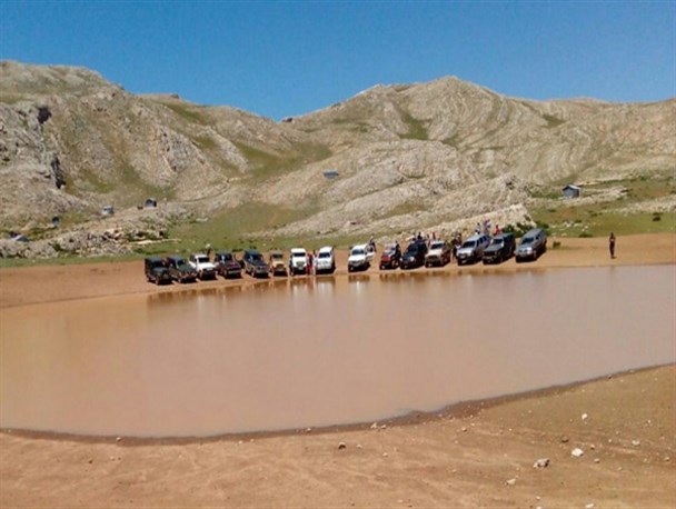 چرخ خودروهایی که اثر ملی را زیر گرفتند