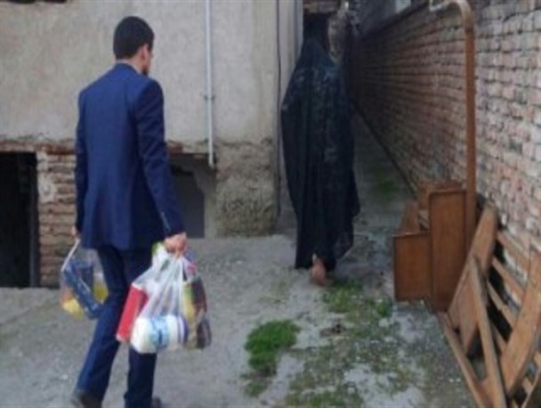 کمک به نیازمندان در کوچه پس کوچه‌های شهر آمل+ تصاویر