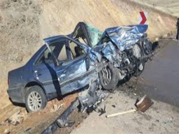 برخورد دو دستگاه خودرو با یکدیگر منجر به مصدوم شدن ۵ نفر شد